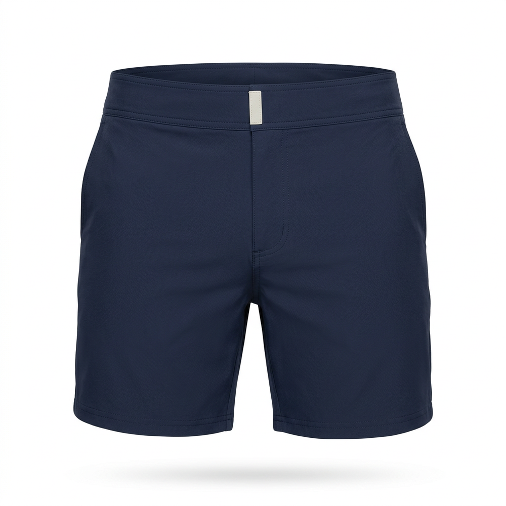 Vrijstaande navy zwemshort op een witte achtergrond